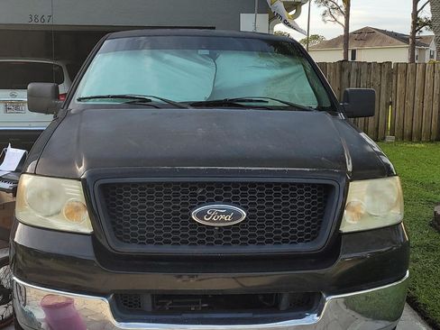 Used 2005 Ford F150 XLT image 11