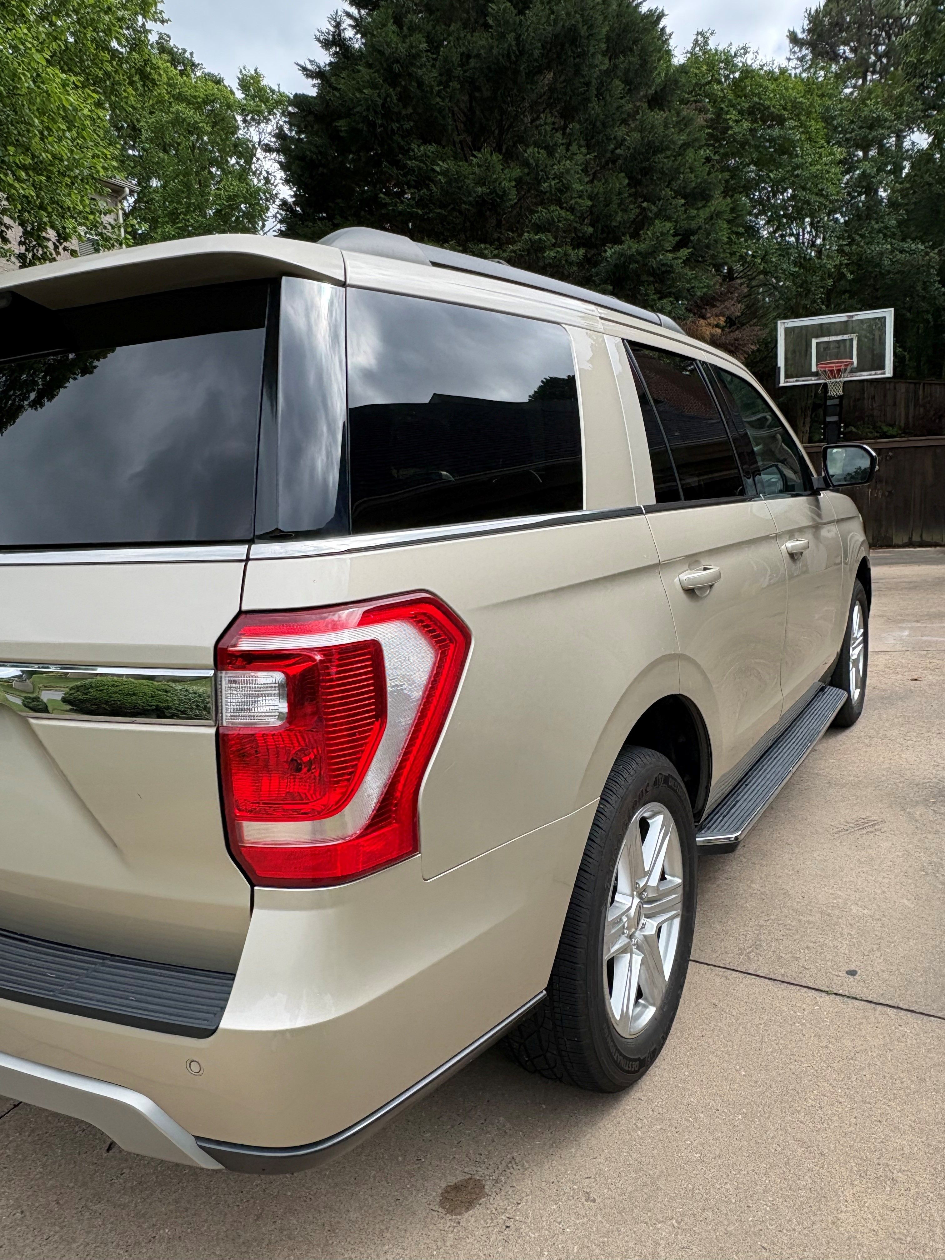 Used 2018 Ford Expedition XLT w/ Equipment Group 202A RWD image 5