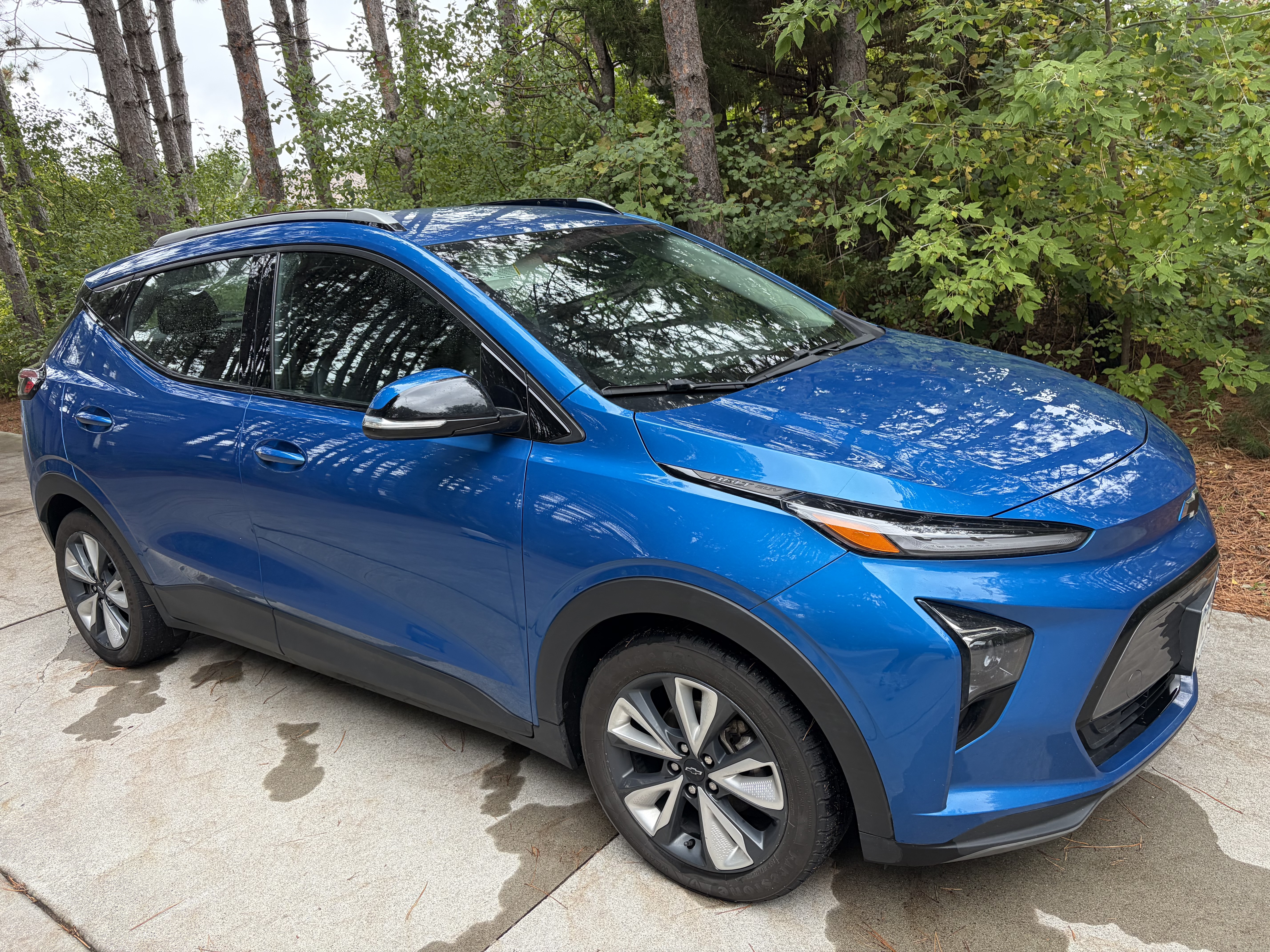Used 2022 Chevrolet Bolt EUV LT w/ Convenience Package FWD image 5