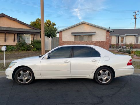 Used 2005 Lexus LS 430 w/ Modern Luxury Pkg RWD image 2