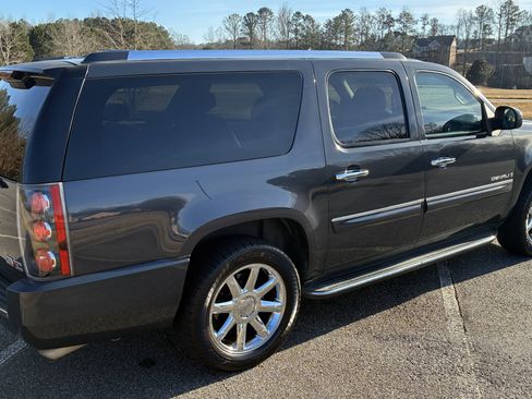 Used 2008 GMC Yukon XL Denali image 1