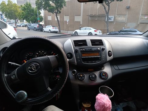 Used 2006 Toyota RAV4 Sport image 2