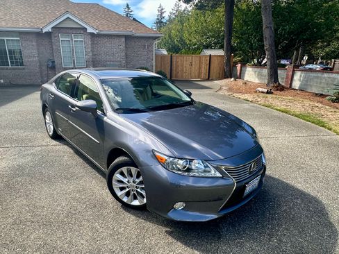 Used 2013 Lexus ES 300h w/ Luxury Pkg FWD image 1