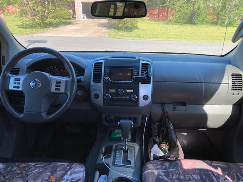 Used 2018 Nissan Frontier SV w/ Value Truck Package AWD/4WD image 7