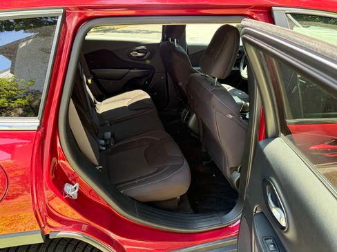 Used 2015 Jeep Cherokee Latitude w/ Comfort/Convenience Group AWD/4WD image 10