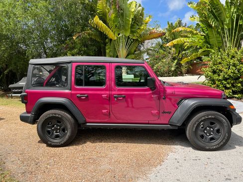 Used 2022 Jeep Wrangler Unlimited Sport AWD/4WD image 2
