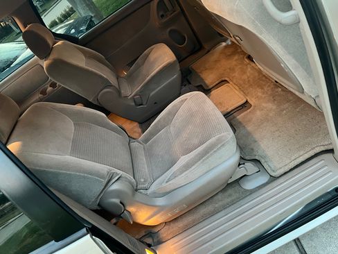 Used 2006 Toyota Sienna CE image 8
