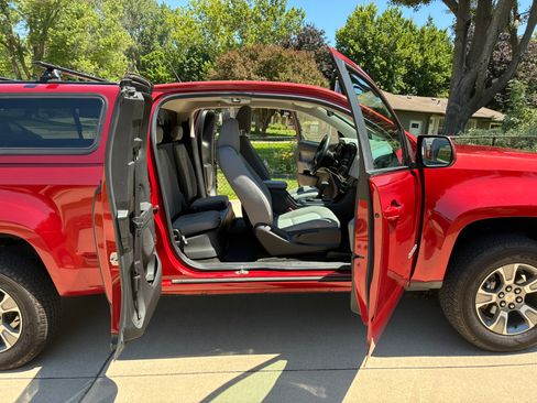 Used 2015 Chevrolet Colorado W/T w/ WT Convenience Package RWD image 8