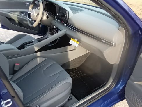 Used 2023 Hyundai Elantra SEL image 8