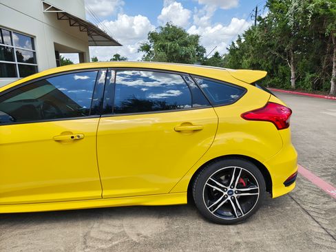 Used 2017 Ford Focus ST FWD image 8
