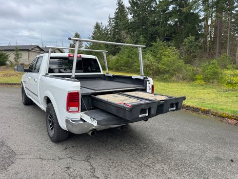 Used 2016 RAM 1500 Laramie w/ Convenience Group image 4