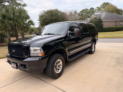 Used 2004 Ford Excursion Limited image 1