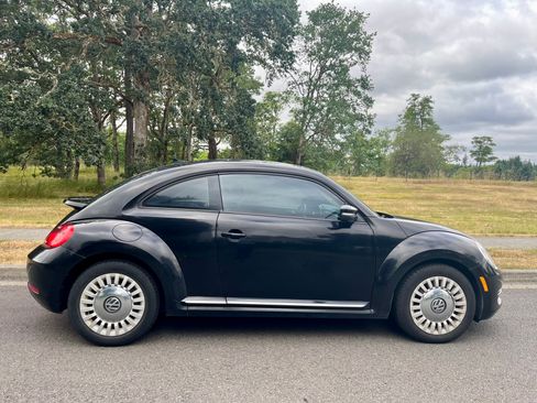 Used 2014 Volkswagen Beetle 1.8T FWD image 2
