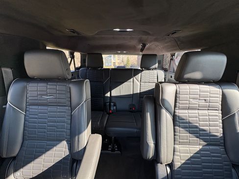 Used 2022 Cadillac Escalade ESV Premium Luxury Platinum image 15