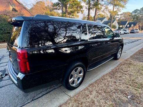 Used 2016 Chevrolet Suburban LTZ image 12