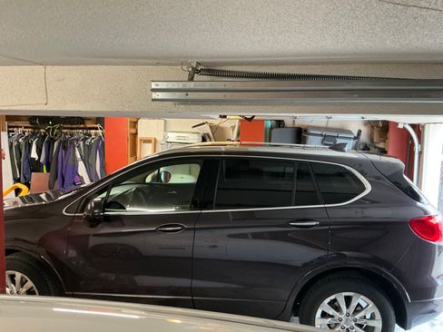 Used 2017 Buick Envision Essence image 2