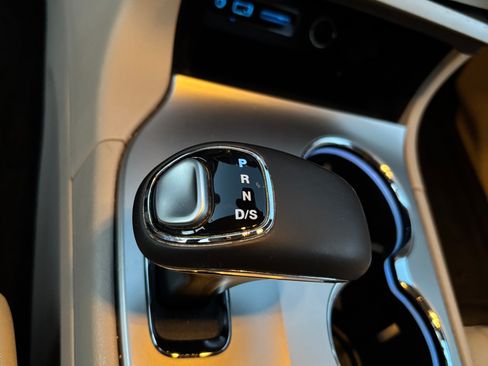 Used 2015 Jeep Grand Cherokee Limited image 11