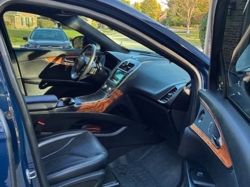 Used 2020 Lincoln Nautilus Reserve image 12