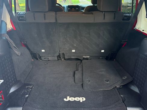 Used 2016 Jeep Wrangler Unlimited Rubicon w/ Connectivity Group AWD/4WD image 6