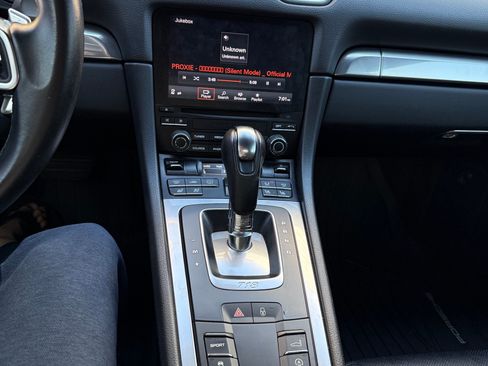 Used 2018 Porsche 718 Cayman RWD image 12