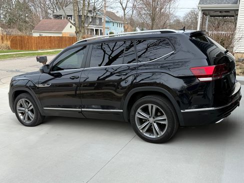Used 2018 Volkswagen Atlas SEL w/ R-Line Package image 4