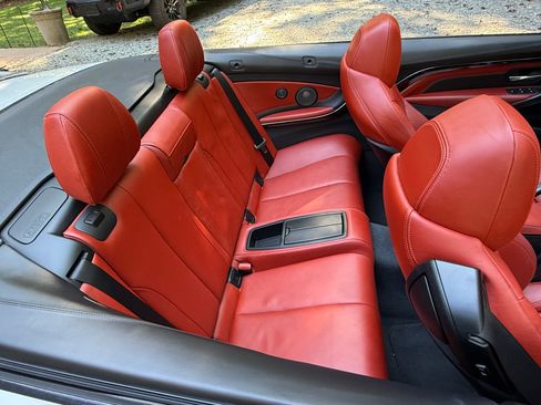 Used 2015 BMW M4 Convertible image 10