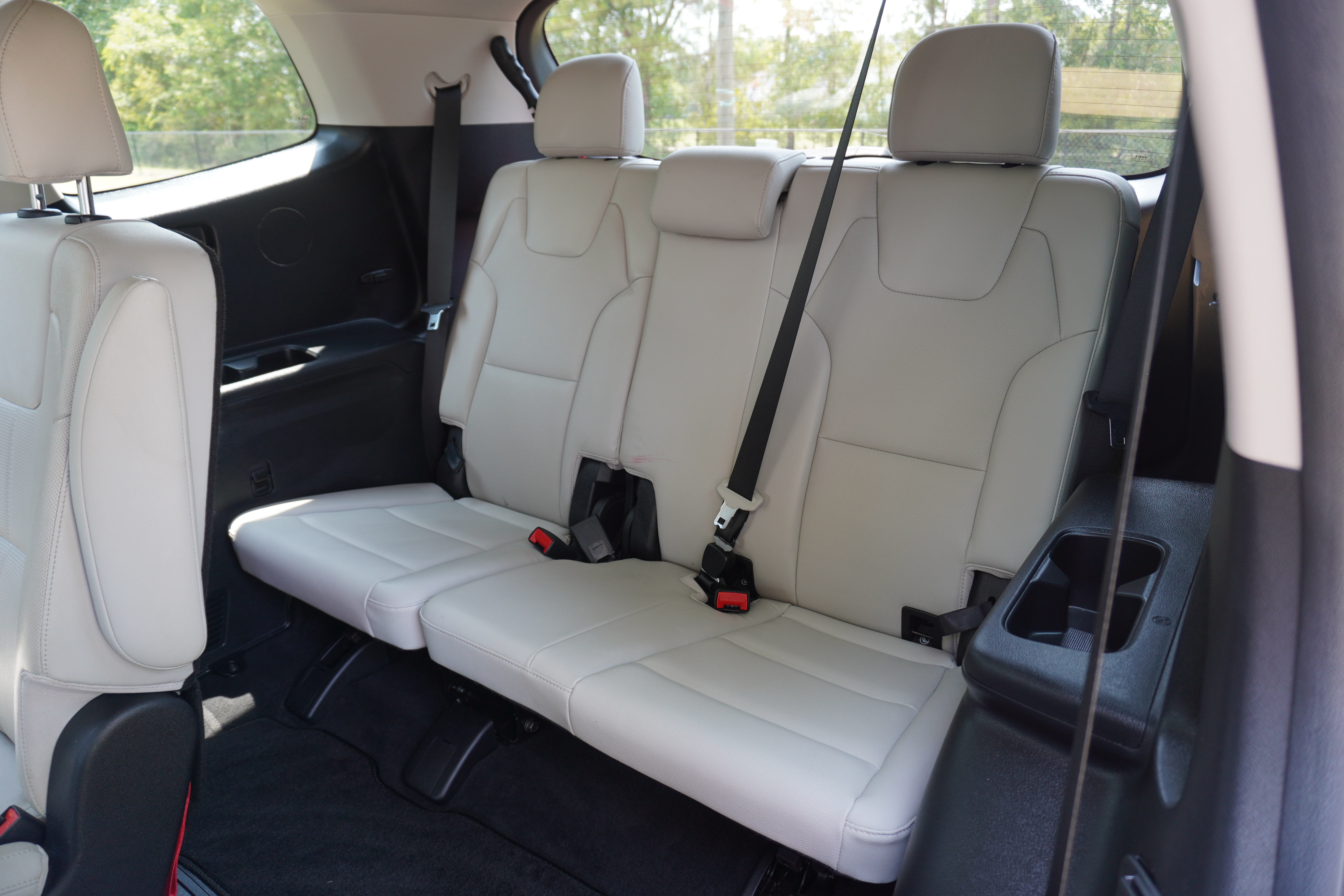 Used 2023 Kia Telluride EX w/ EX Captain's Chair Package FWD image 12