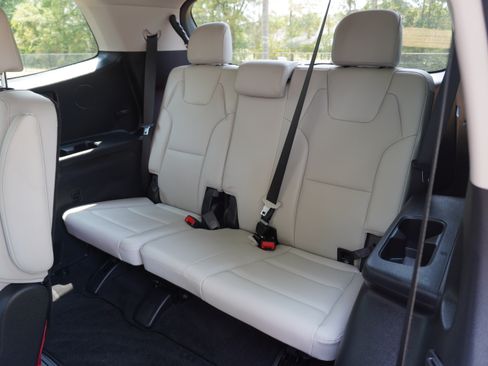 Used 2023 Kia Telluride EX w/ EX Captain's Chair Package FWD image 12