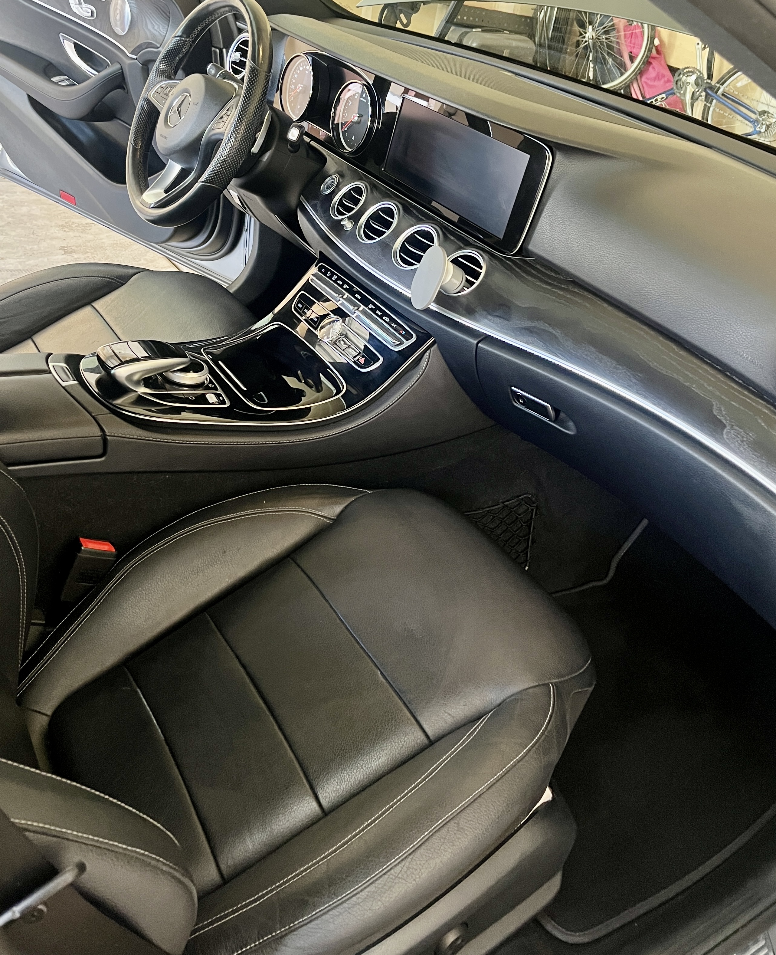 Used 2017 Mercedes-Benz E 300 4MATIC image 5