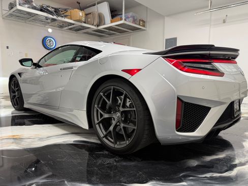 Used 2017 Acura NSX image 6