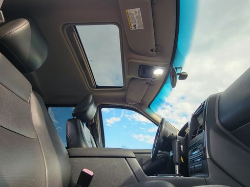 Used 2009 Ford Explorer Sport Trac Limited image 28