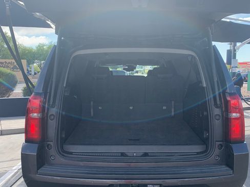 Used 2015 Chevrolet Suburban LT RWD image 9