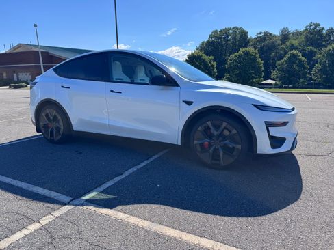 Used 2026 Tesla Model Y Performance AWD/4WD image 9