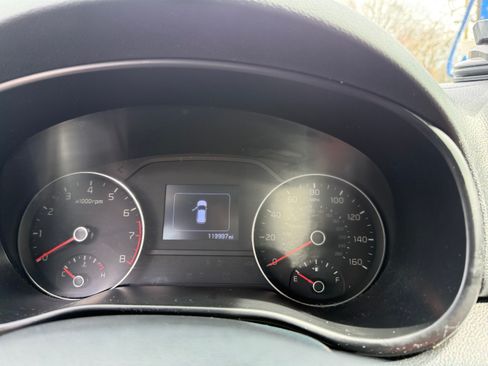 Used 2019 Kia Sportage LX image 2