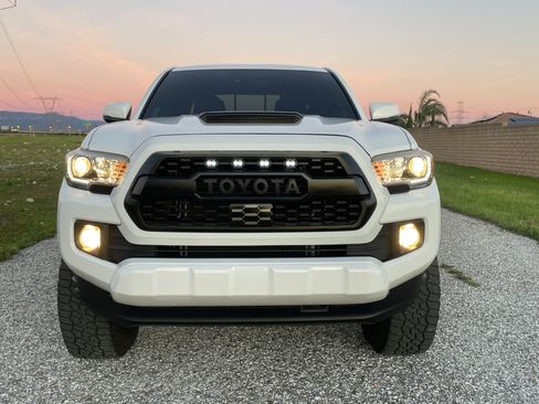 Used 2019 Toyota Tacoma TRD Sport w/ TRD Premium Sport Package RWD image 10