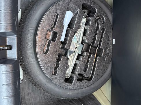 Used 2017 Honda Civic EX-L image 5