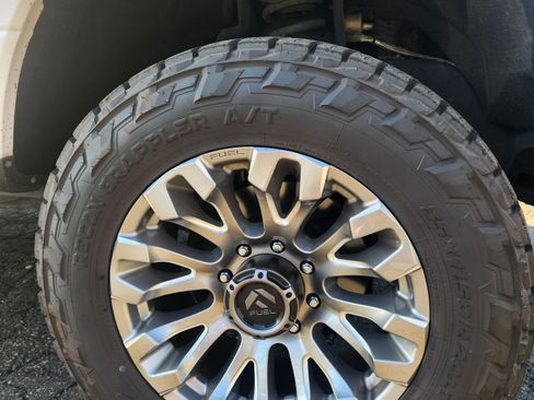 Used 2017 Ford F250 XLT w/ XLT Premium Package image 11