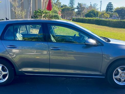 Used 2016 Volkswagen Golf S image 5