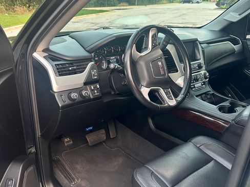 Used 2020 GMC Yukon SLT w/ Premium Edition AWD/4WD image 13