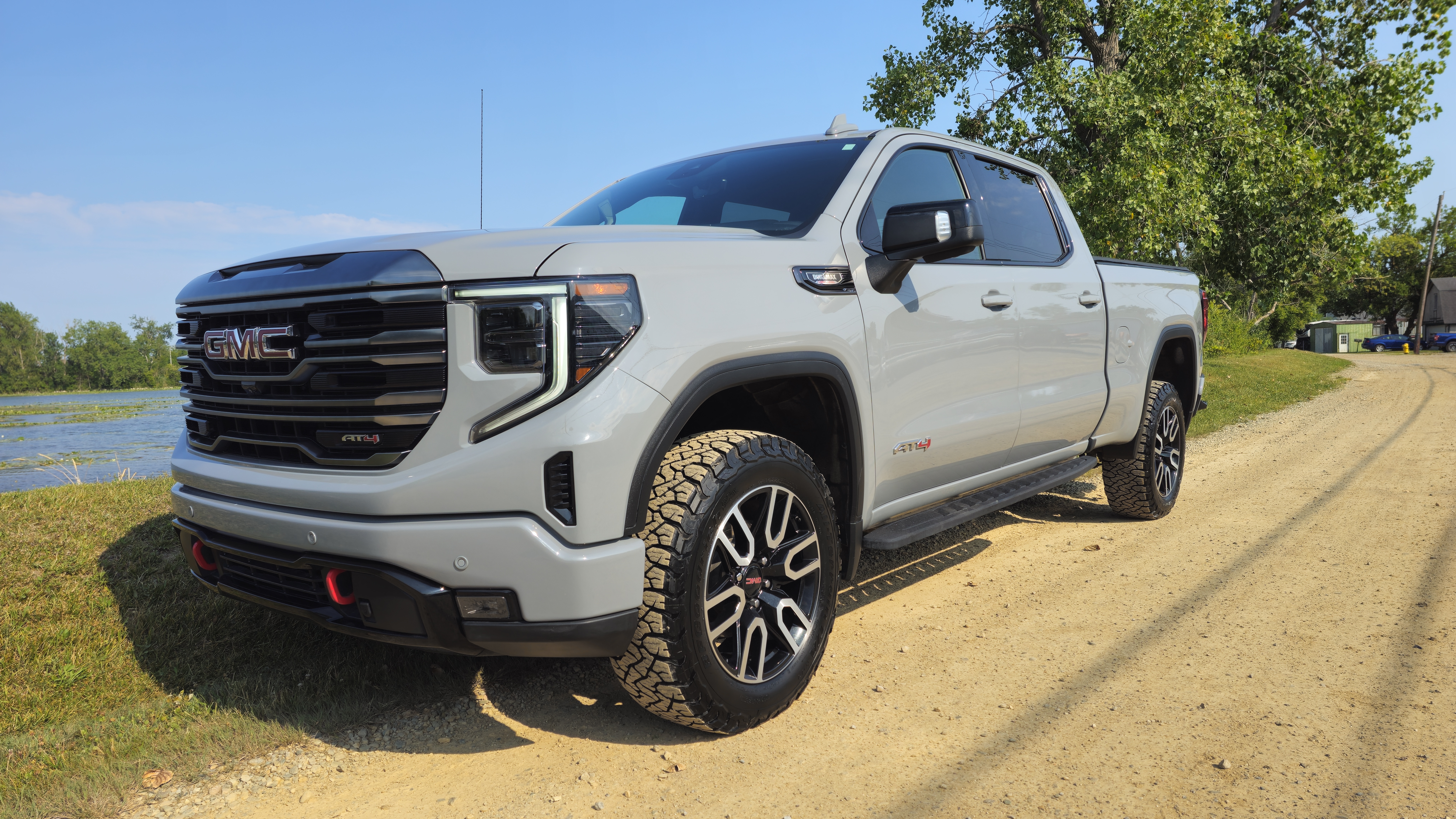 Used 2024 GMC Sierra 1500 AT4 w/ Technology Package AWD/4WD image 1