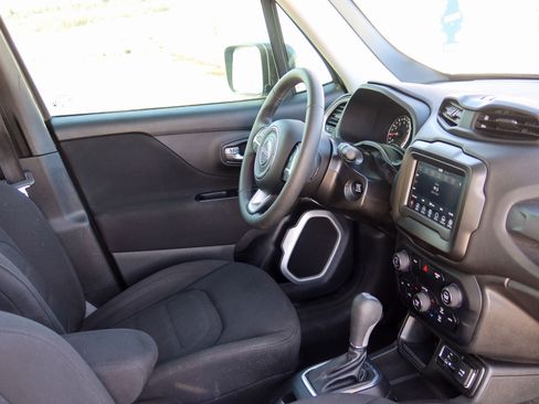 Used 2019 Jeep Renegade Latitude image 21