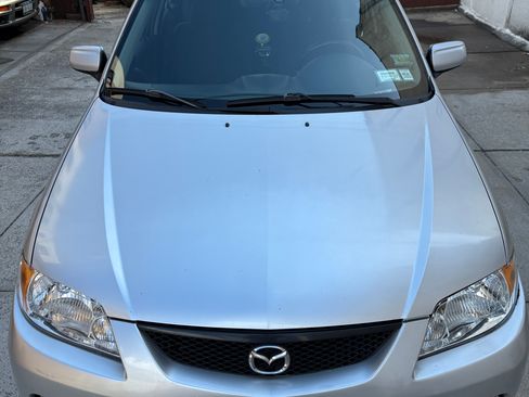 Used 2002 MAZDA Protege5 FWD image 2
