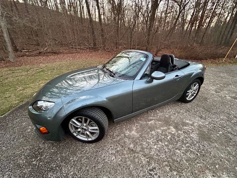 Used 2013 MAZDA MX-5 Miata Sport image 1