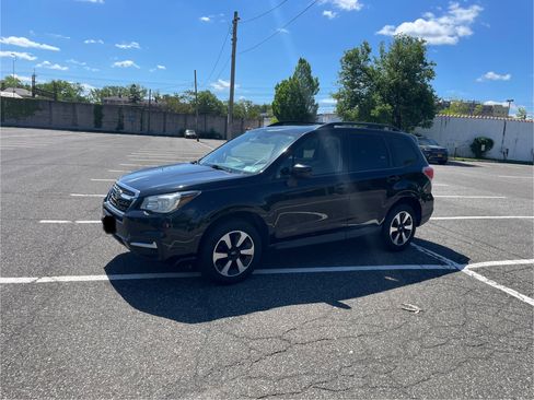 Used 2017 Subaru Forester 2.5i Premium w/ All-Weather Package image 5