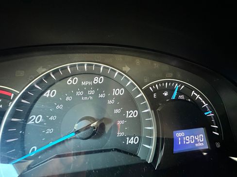 Used 2014 Toyota Camry LE FWD image 9