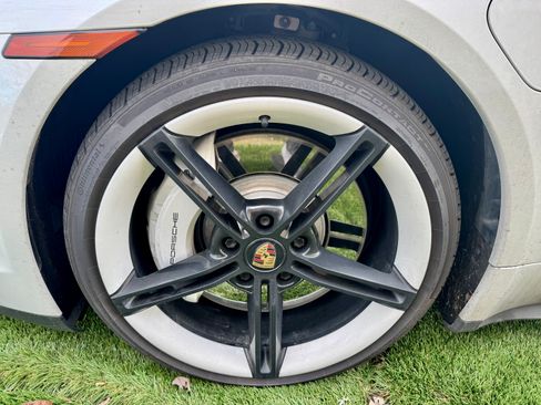 Used 2021 Porsche Taycan 4S image 9