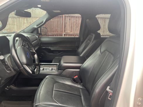 Used 2018 Ford Expedition Limited w/ Equipment Group 301A image 8