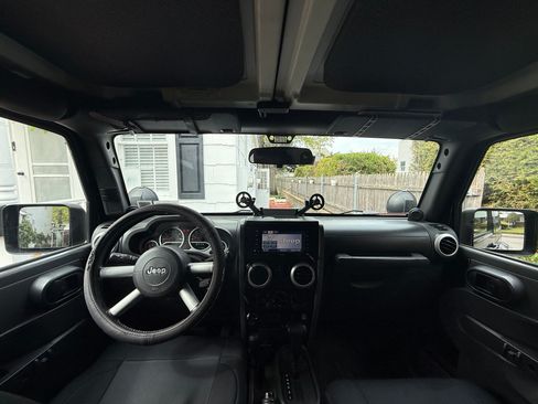 Used 2010 Jeep Wrangler Sahara AWD/4WD image 17