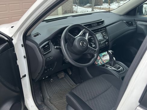 Used 2017 Nissan Rogue S image 6