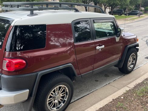 Used 2011 Toyota FJ Cruiser Sport Utility 2D w/ Convenience Pkg image 5